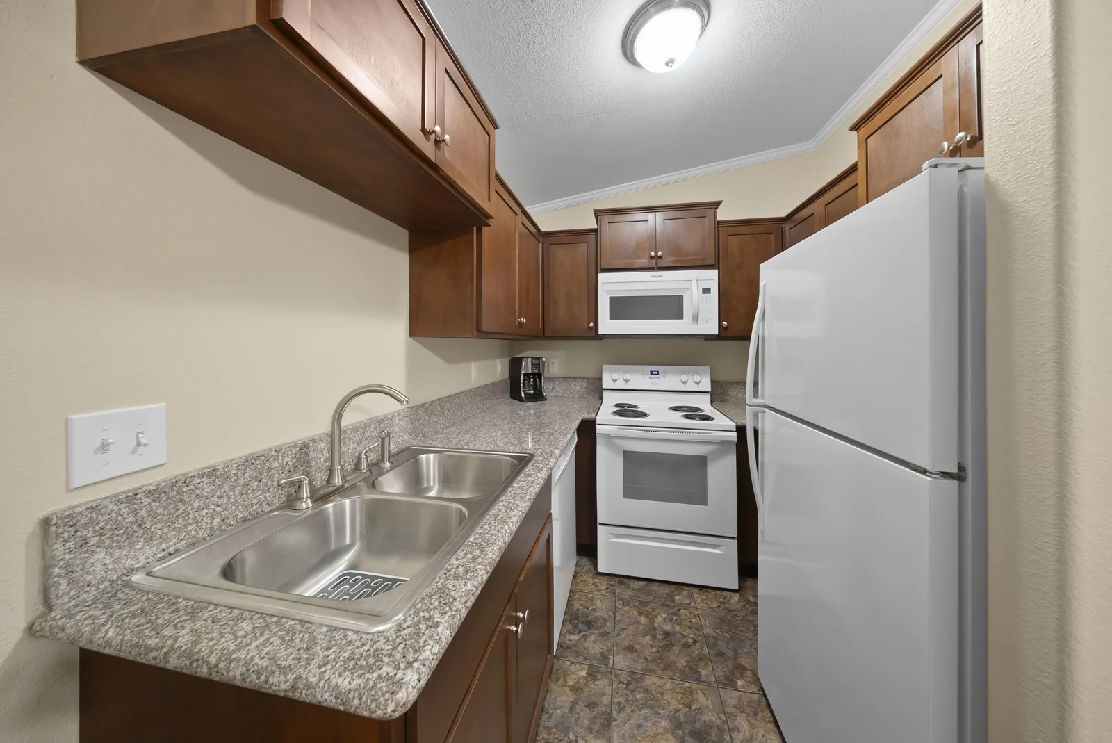 Bayou full kitchen with range, oven and full-size refrigerator